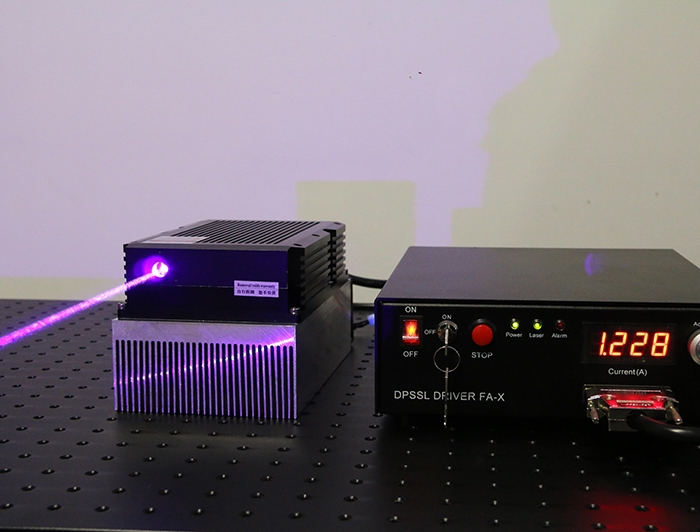 405nm 8000mW Blue-Violet high power Semiconductor laser with adjustable Power supply - Click Image to Close